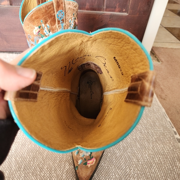 Macie Bean Snip Toe Rose Garden Floral Embroidered Cowgirl Cowboy Boots, Size 8 - Picture 7 of 8